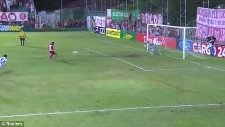Debut di Internacional, Mantan Gelandang MU Gagal Eksekusi Penalti
